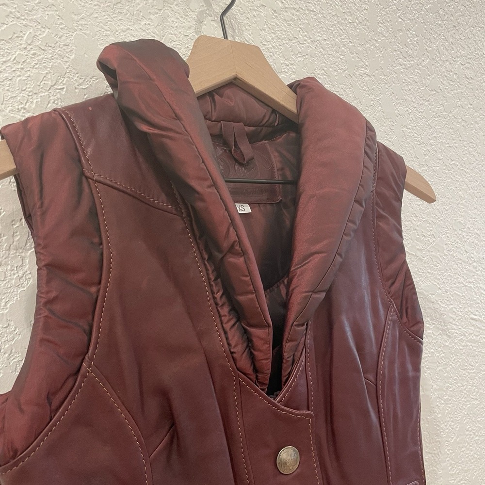 Vintage Western Leather Maroon Puffer Vest Women's XS Cowboy Ranch Boho 70's 80s - Picture 3 of 13
